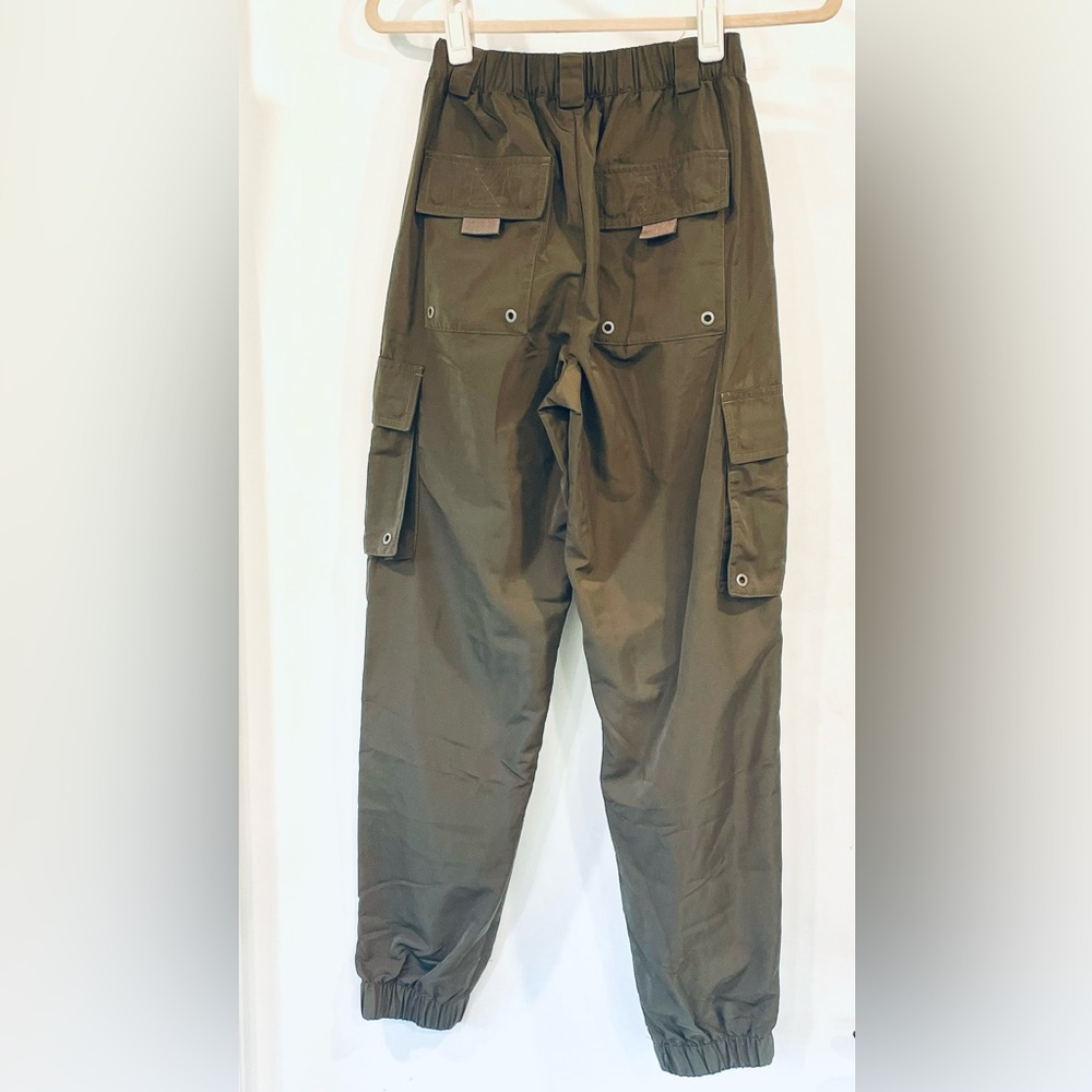 ALO Yoga It Girl Olive Cargo Warm Up pants, XXS (fits like XS) EUC - Picture 5 of 10